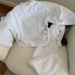 ALO Yoga White Accolade Crew Neck Pullover and Jogger SET
